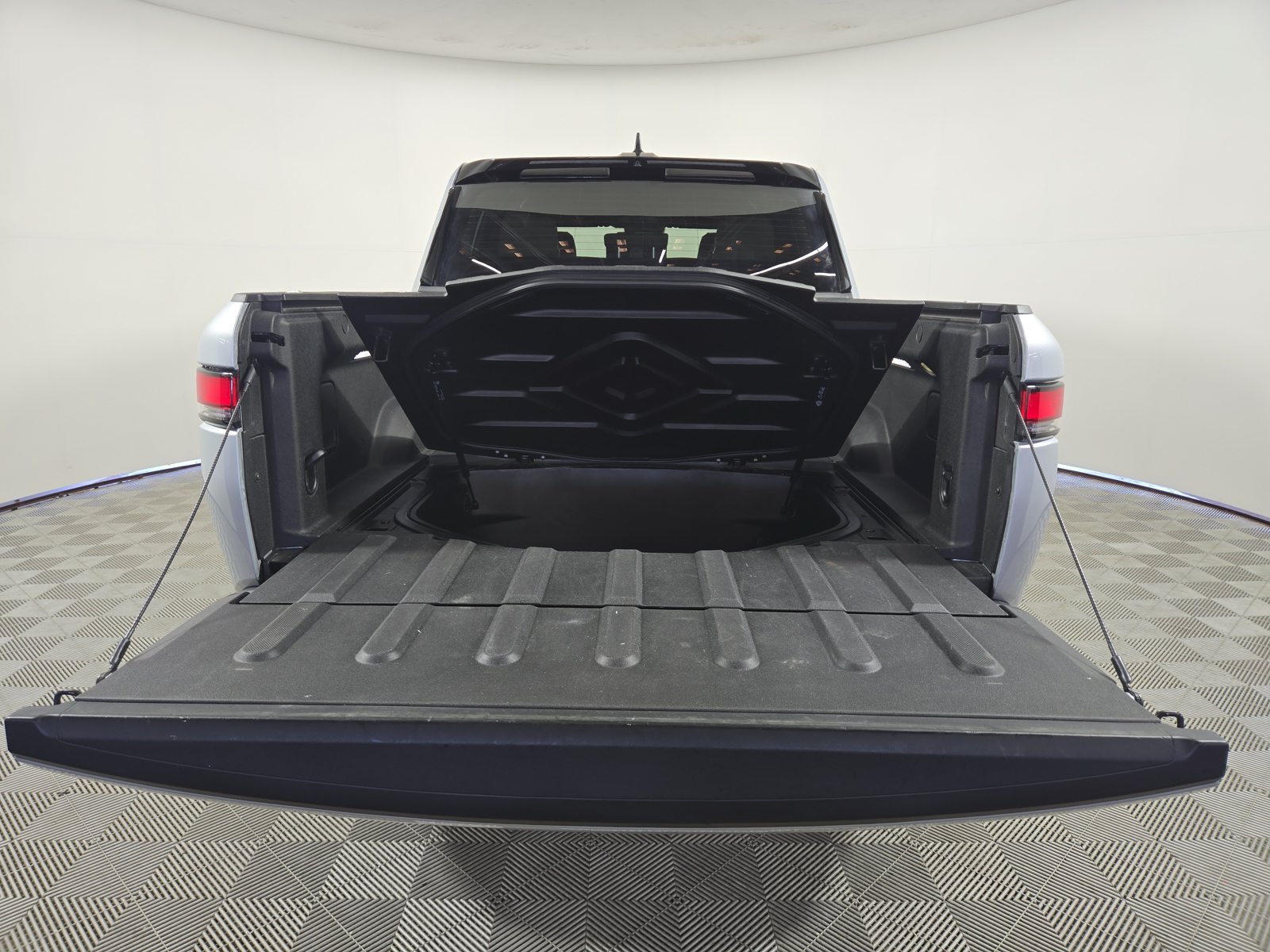Used 2024 Rivian R1T Adventure Dual AWD/4WD image 15