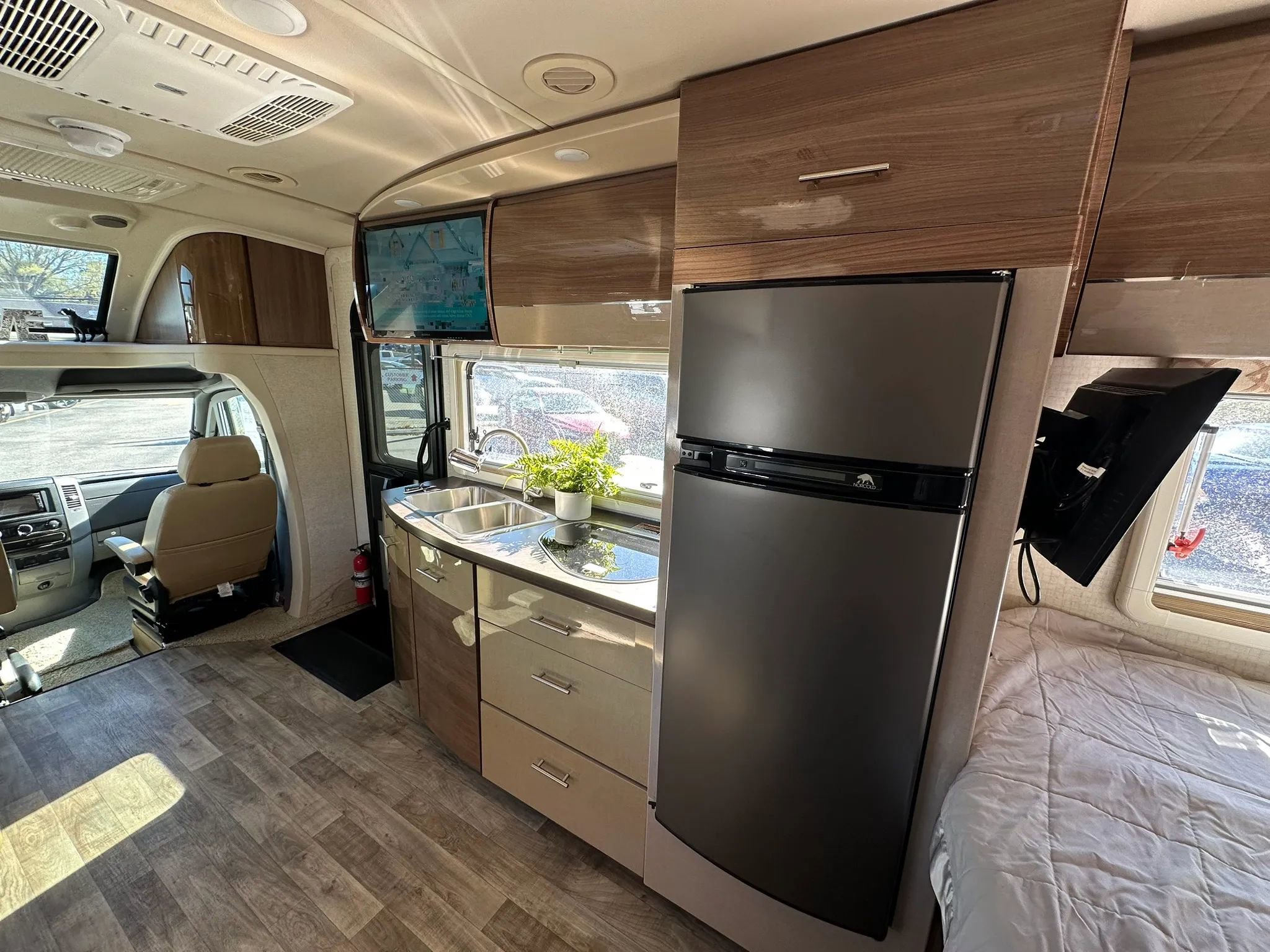 Used 2016 Mercedes-Benz Sprinter 3500 image 22