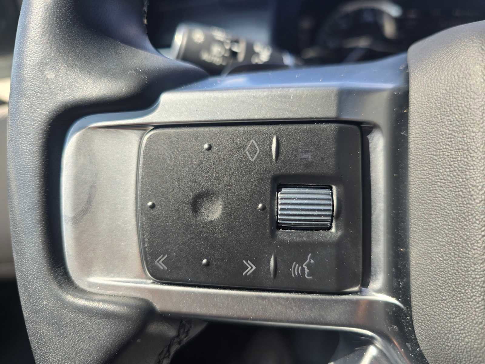 Used 2023 Land Rover Discovery S R-Dynamic image 35