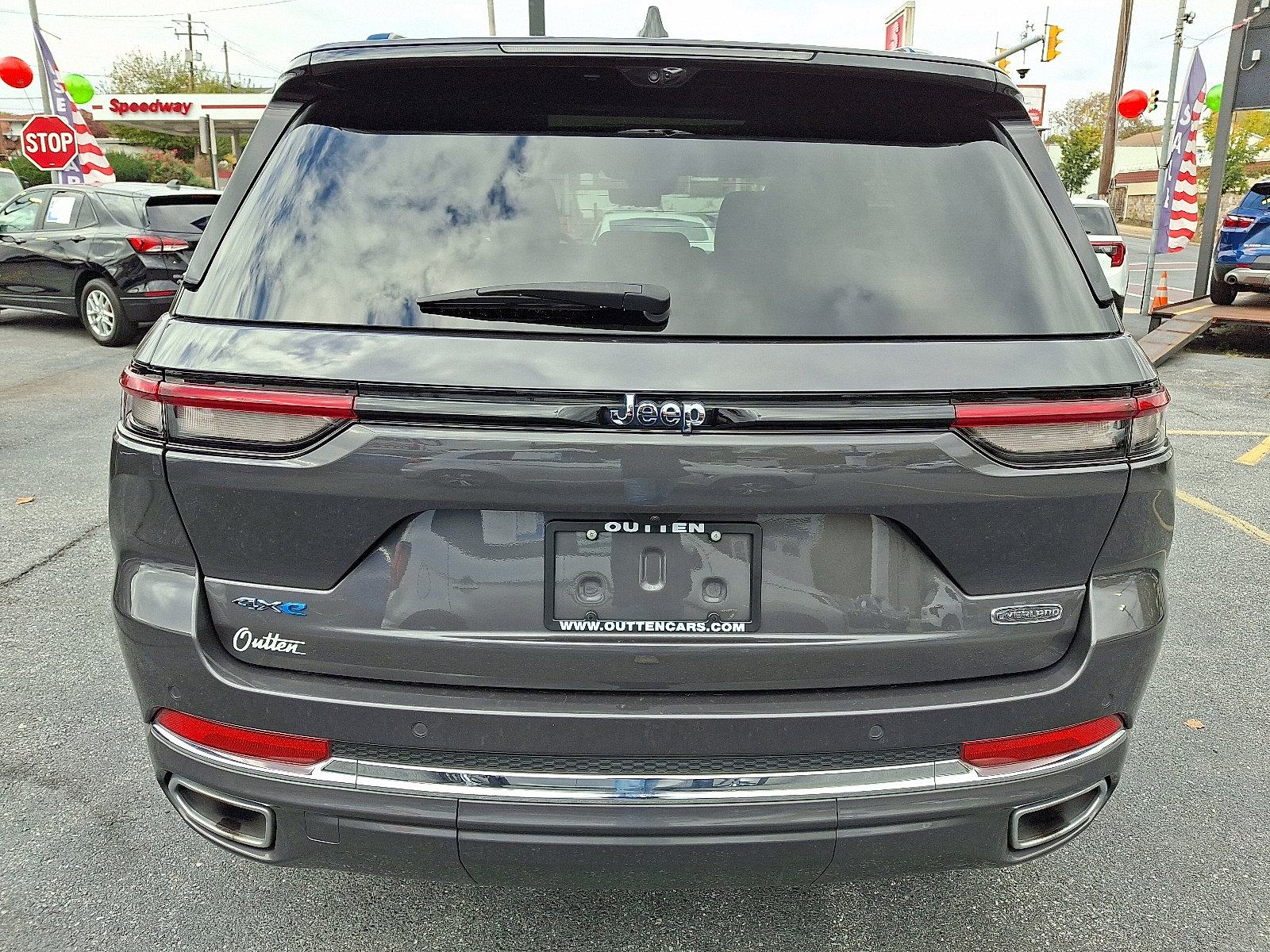 Used 2023 Jeep Grand Cherokee Overland w/ Luxury Tech Group IV image 4