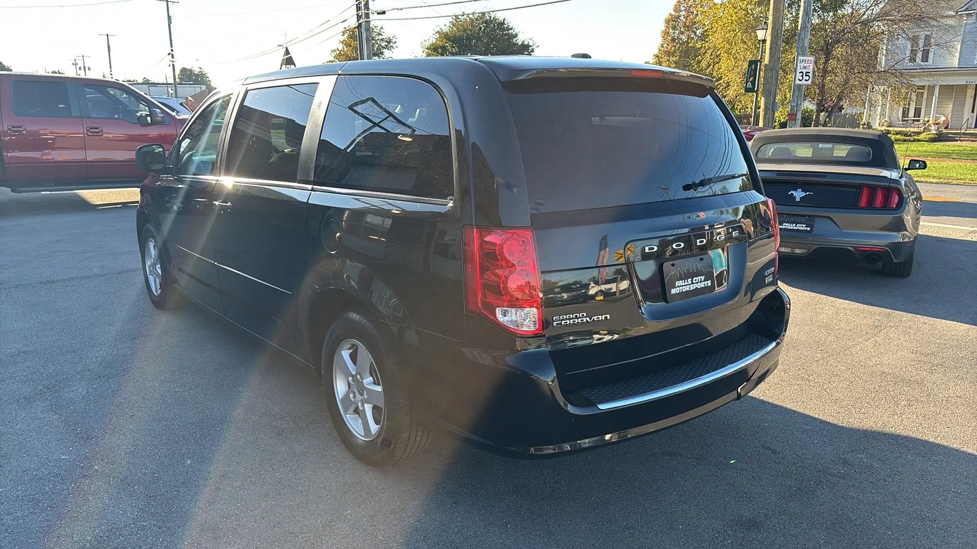 Used 2012 Dodge Grand Caravan Crew FWD image 10