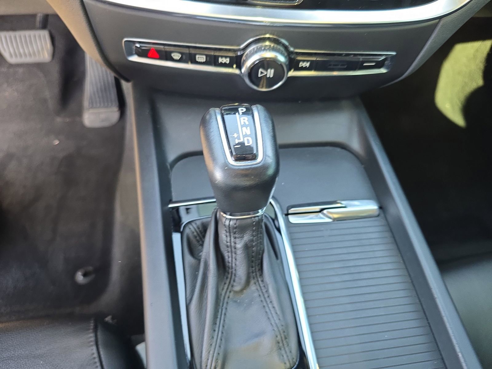 Used 2019 Volvo S60 T5 Momentum w/ Premium Package image 20