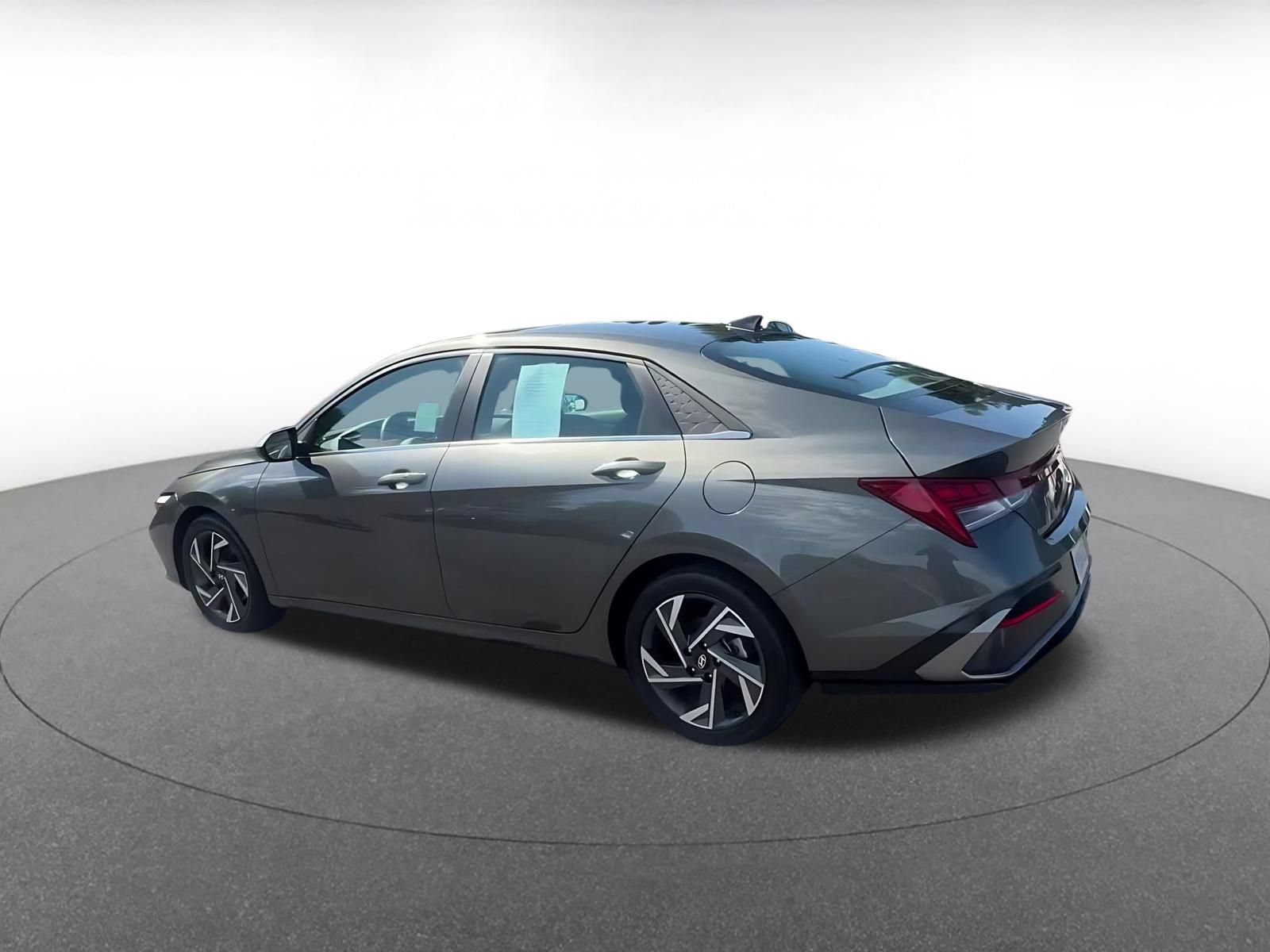 Used 2025 Hyundai Elantra SEL FWD image 9