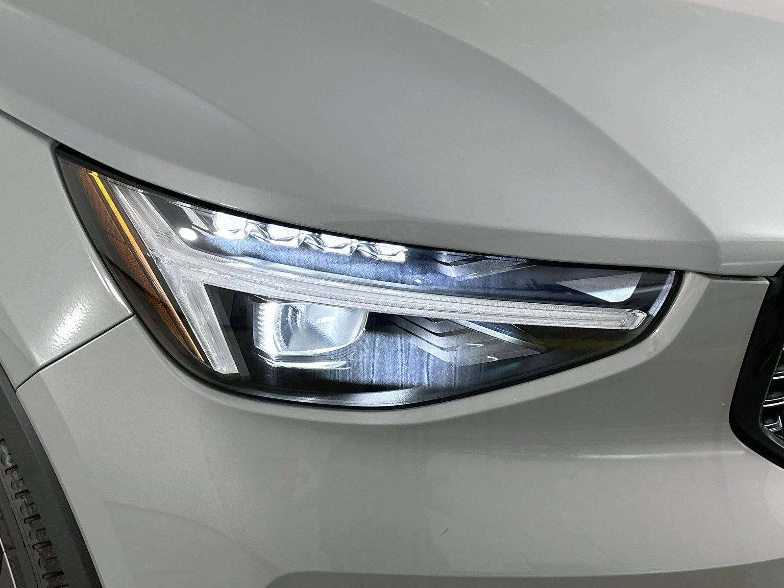 New 2026 Volvo XC40 B5 Plus w/ Protection Package Premier AWD/4WD image 9