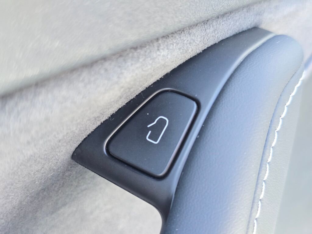 Used 2024 Tesla Model Y Performance AWD/4WD image 25