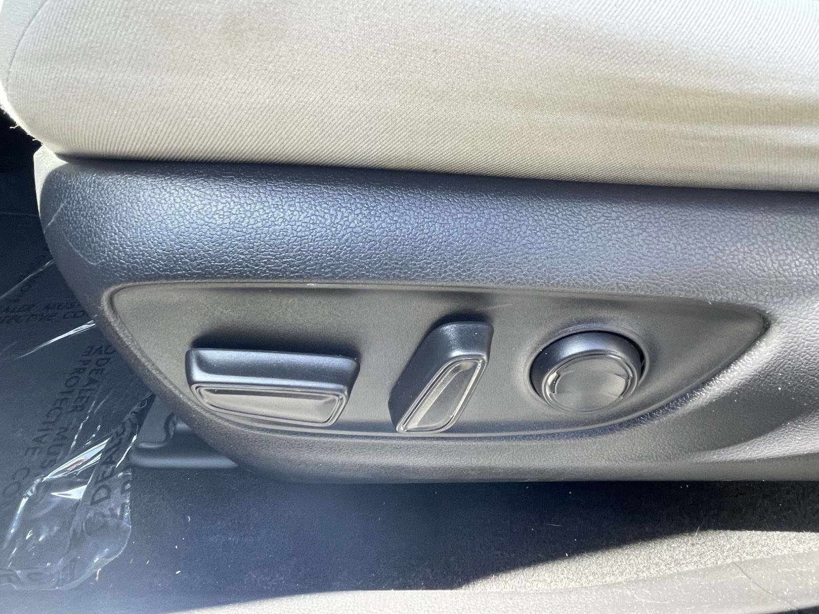 Used 2019 Toyota RAV4 XLE w/ Convenience Package FWD image 17