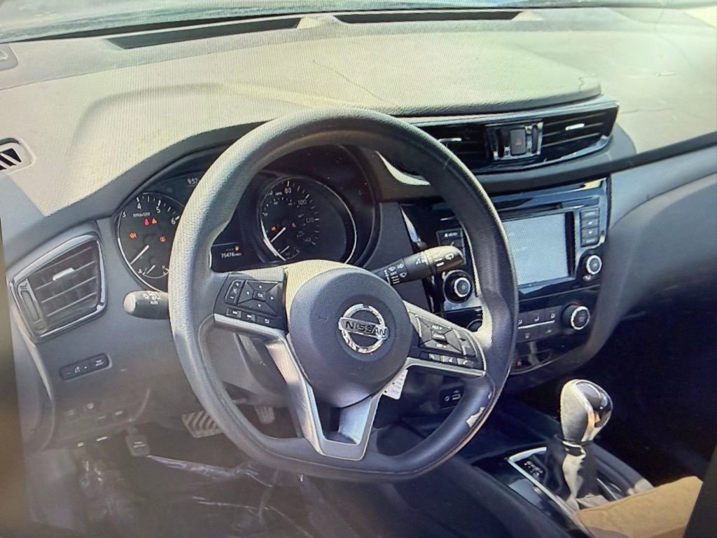 Used 2022 Nissan Rogue Sport S image 4