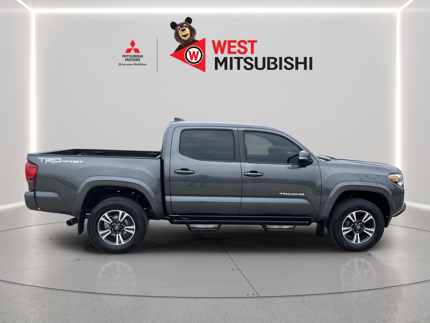 Used 2018 Toyota Tacoma TRD Sport w/ Technology Package RWD image 6