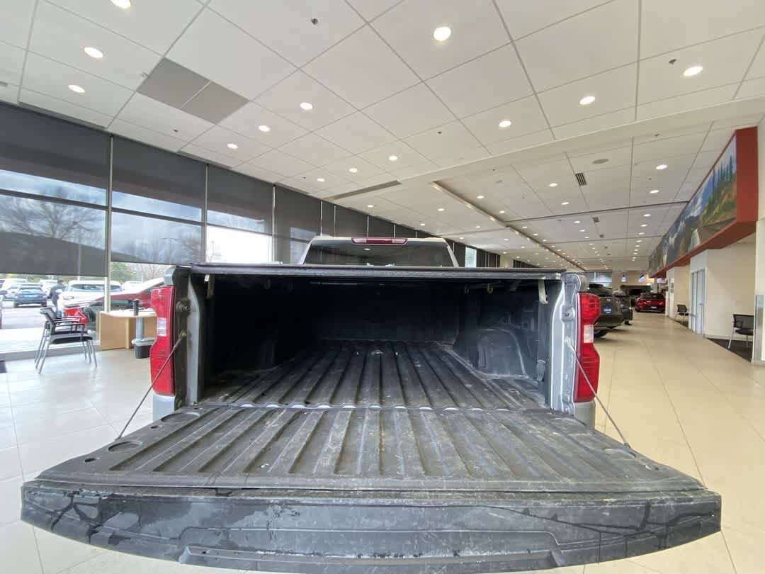 Used 2023 Chevrolet Silverado 1500 LT AWD/4WD image 25