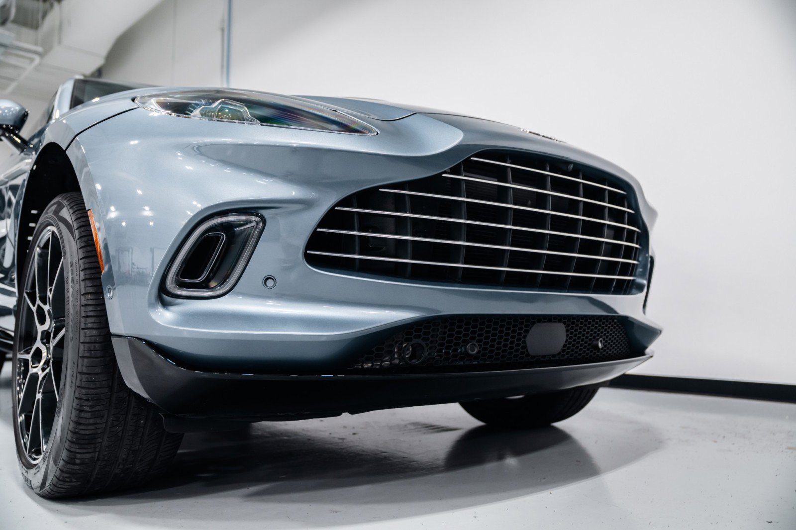 Used 2021 Aston Martin DBX image 35