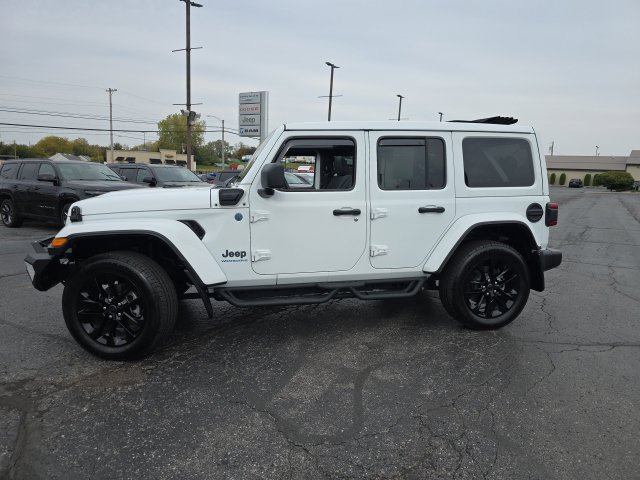 Used 2025 Jeep Wrangler Unlimited Sahara w/ Safety Group AWD/4WD image 3