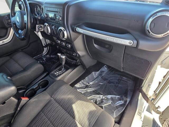 Used 2012 Jeep Wrangler Sahara image 35