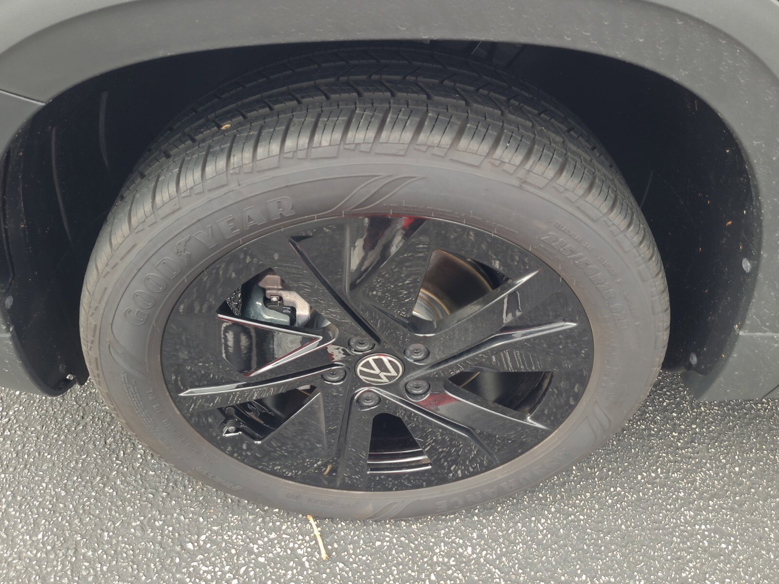 Certified 2025 Volkswagen Taos SE image 9