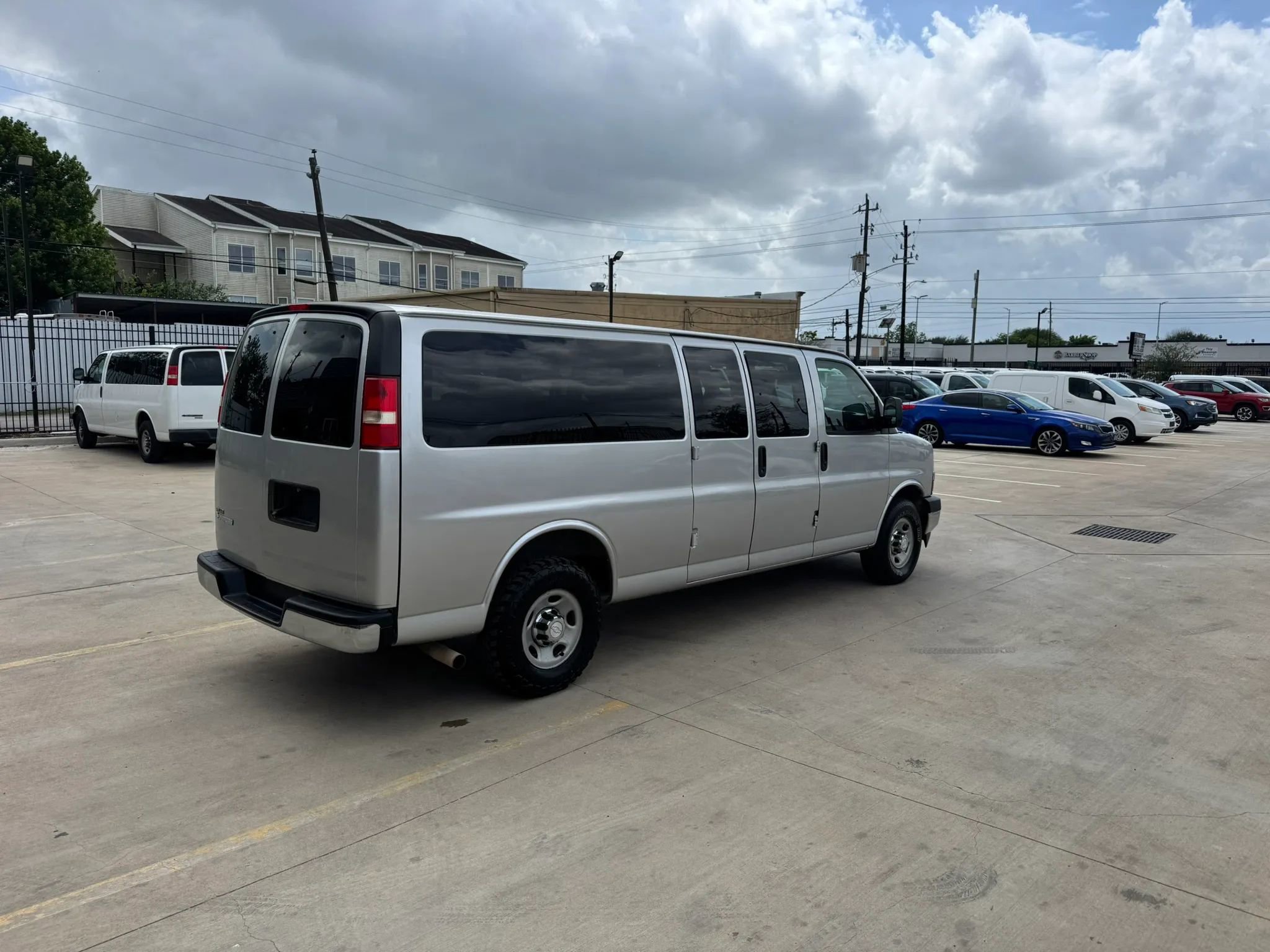 Used 2017 Chevrolet Express 3500 LT w/ LT Preferred Equipment Group image 8