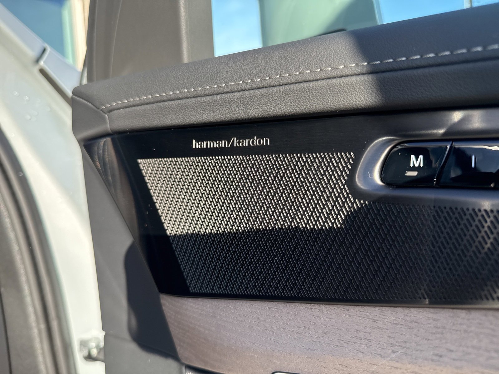 Used 2025 Volvo XC90 T8 Ultra w/ Protection Package Premier image 14