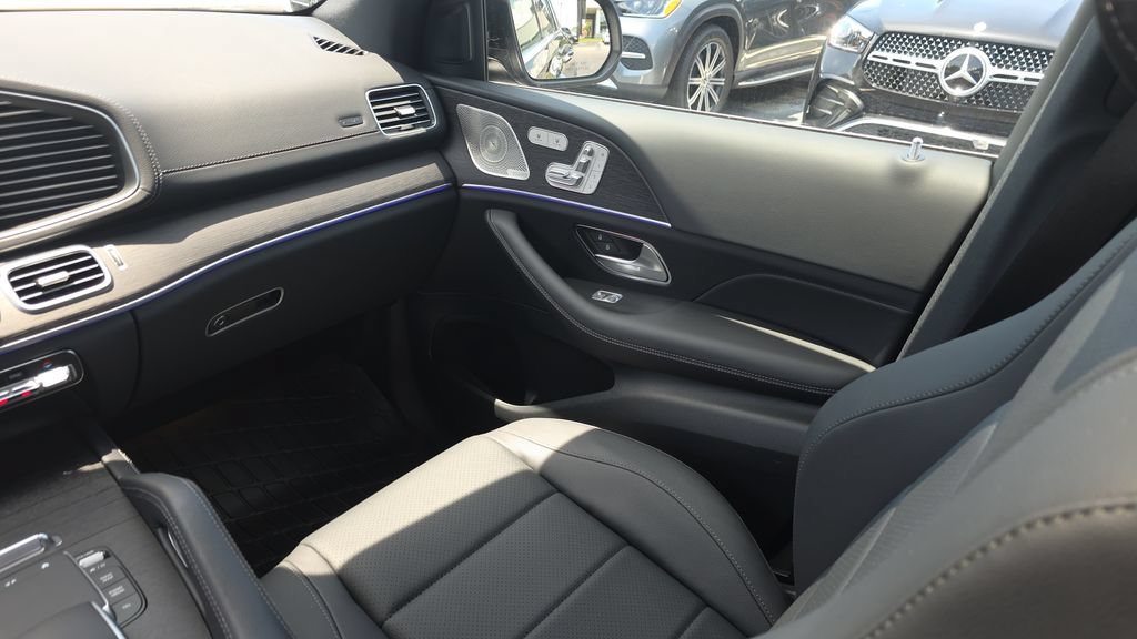Certified 2025 Mercedes-Benz GLS 450 4MATIC image 29