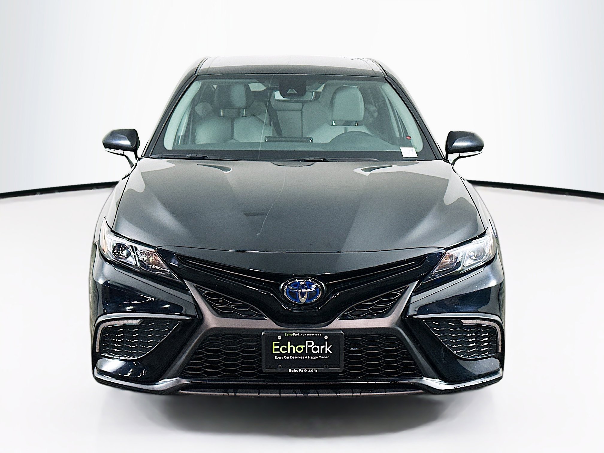 Used 2024 Toyota Camry SE image 2