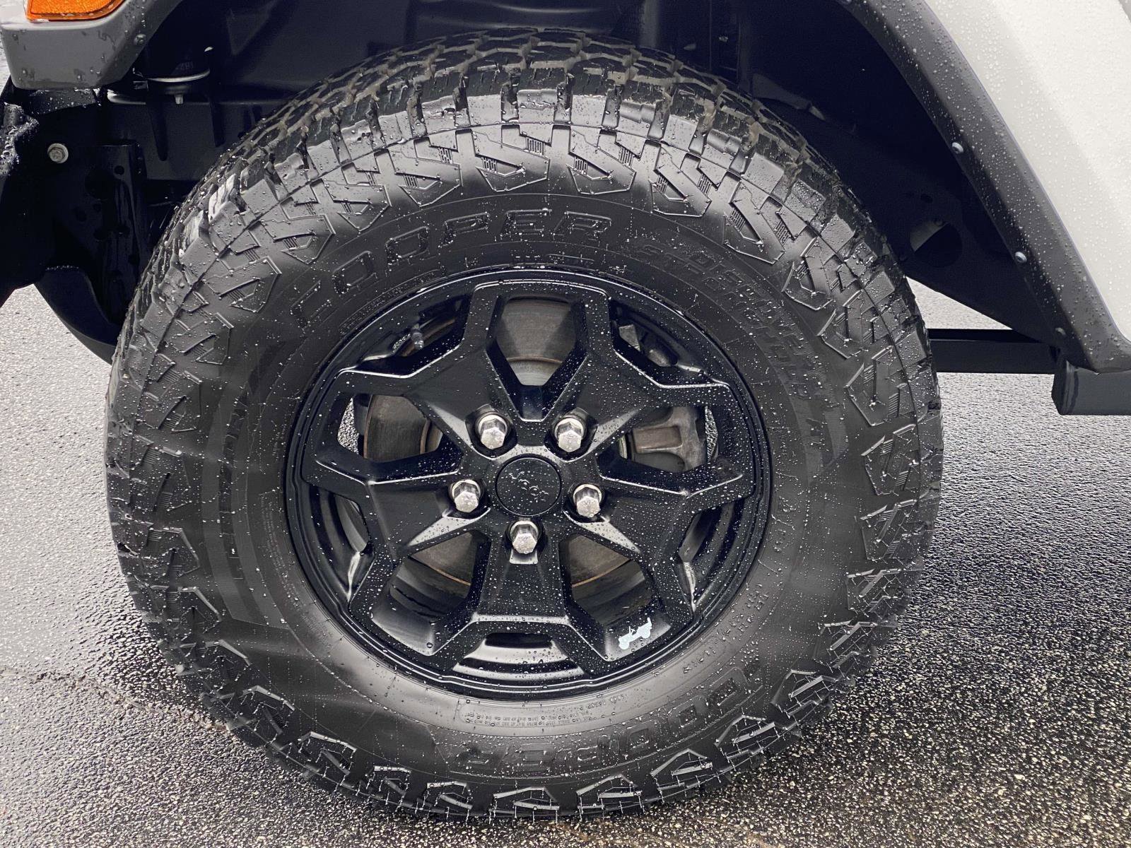 Certified 2021 Jeep Gladiator Willys image 35