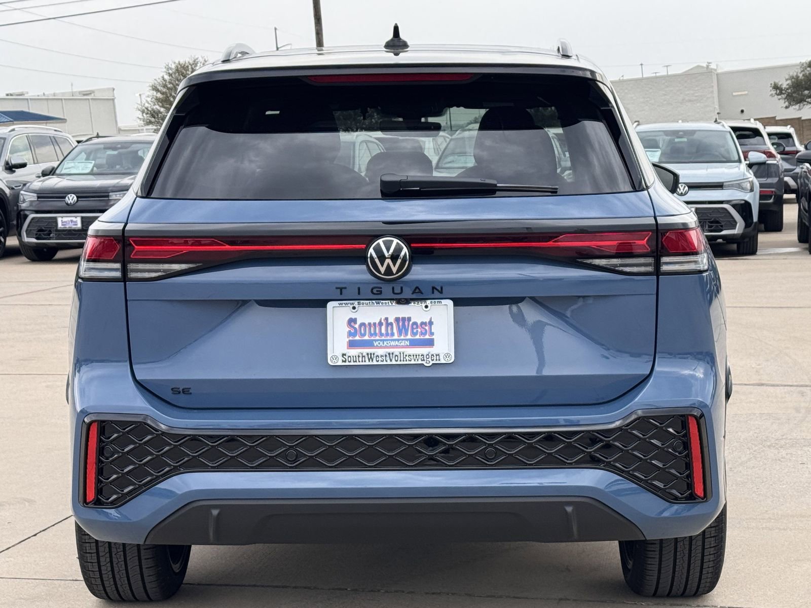 New 2026 Volkswagen Tiguan SE R-Line image 5