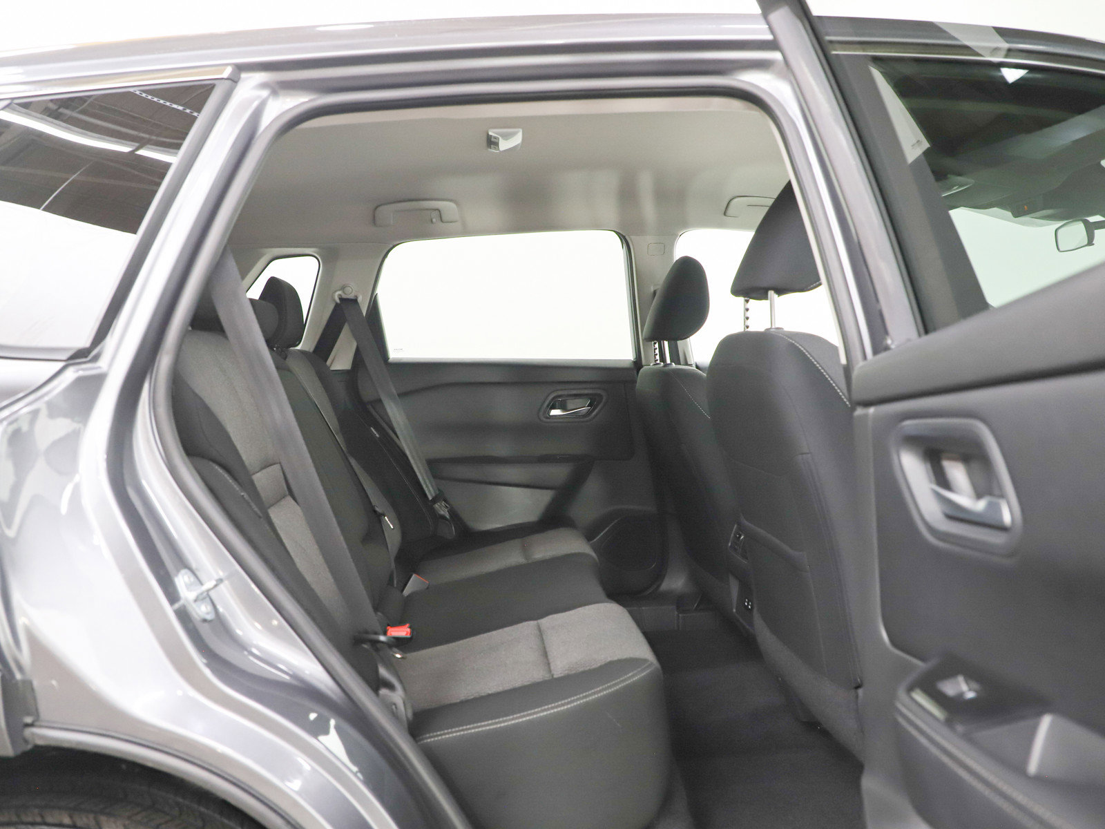 Used 2025 Nissan Rogue SV image 12