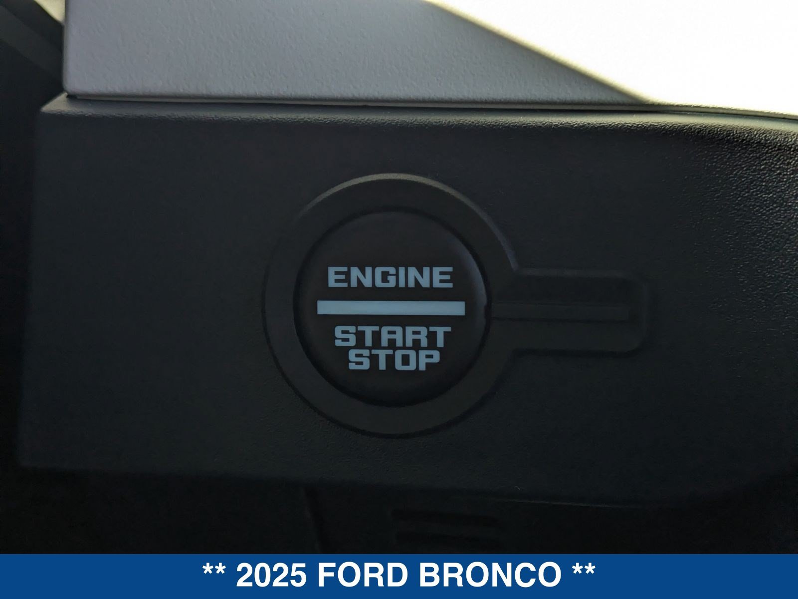 Used 2025 Ford Bronco Heritage Edition AWD/4WD image 61