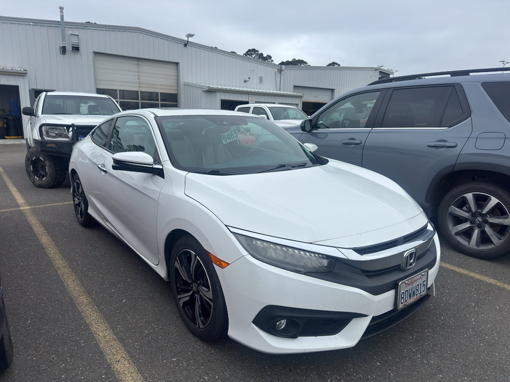Used 2017 Honda Civic Touring image 2
