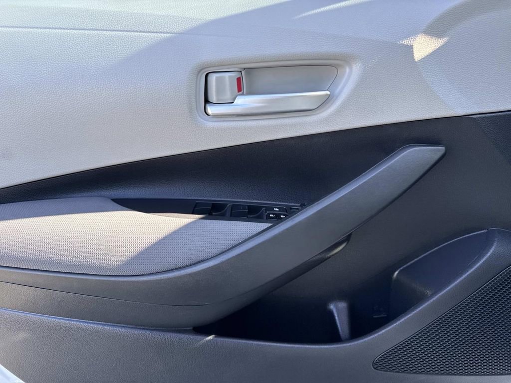 Used 2020 Toyota Corolla LE image 17