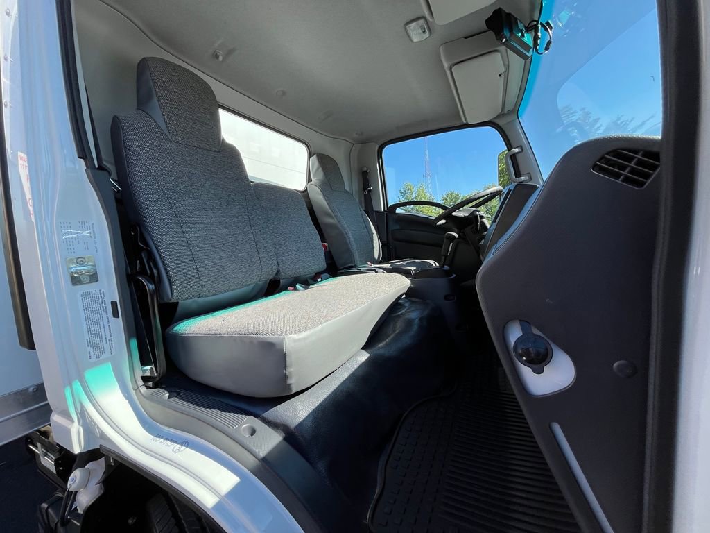 Used 2024 Isuzu NPR image 27