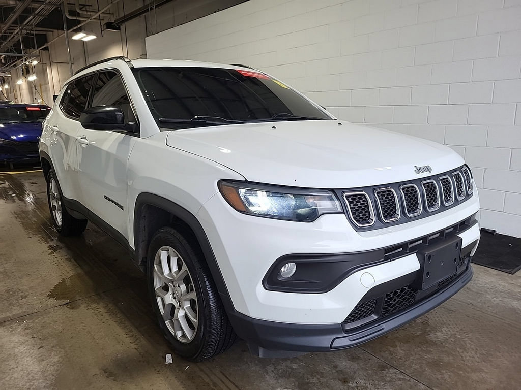 Used 2023 Jeep Compass Latitude AWD/4WD image 3