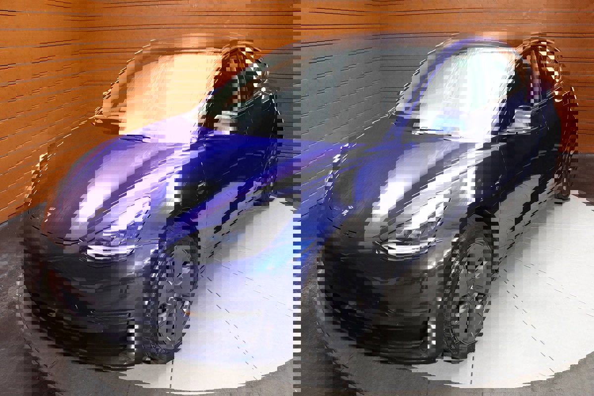 Used 2023 Tesla Model 3 Standard Range image 6
