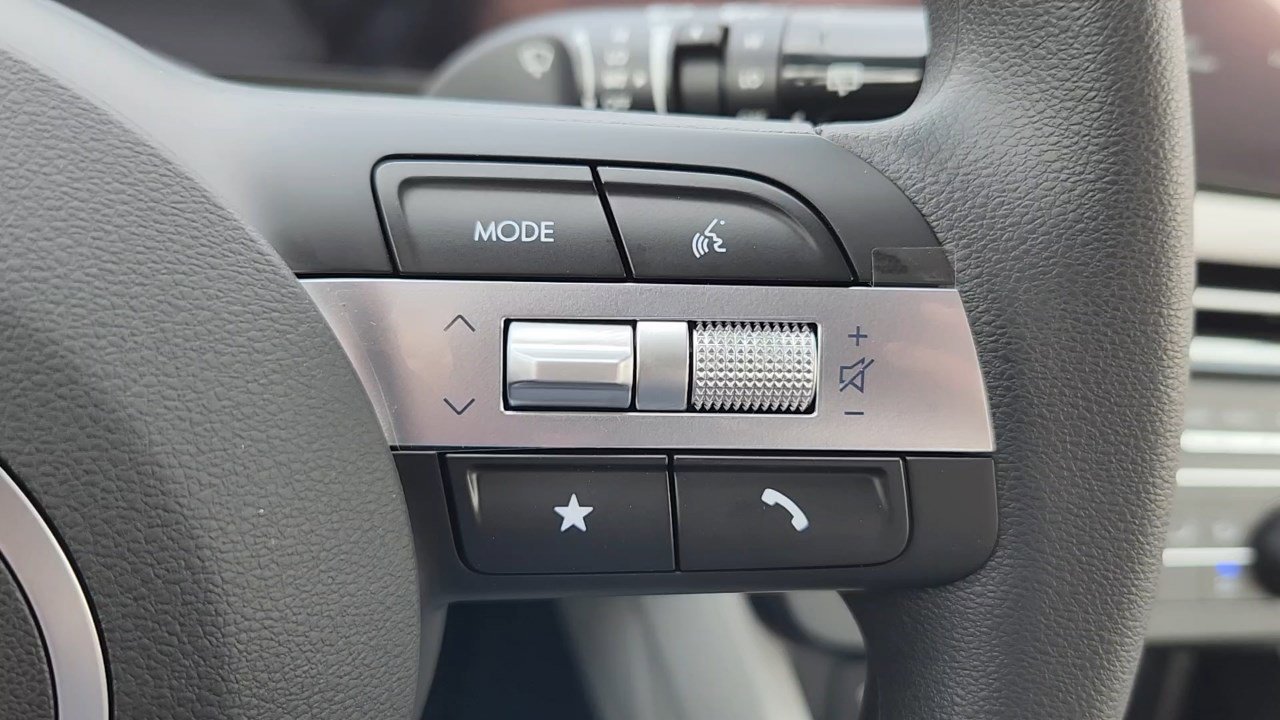 New 2025 Hyundai Tucson SE image 12