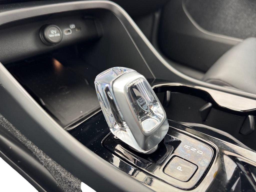 Certified 2025 Volvo XC40 B5 Plus AWD/4WD image 19