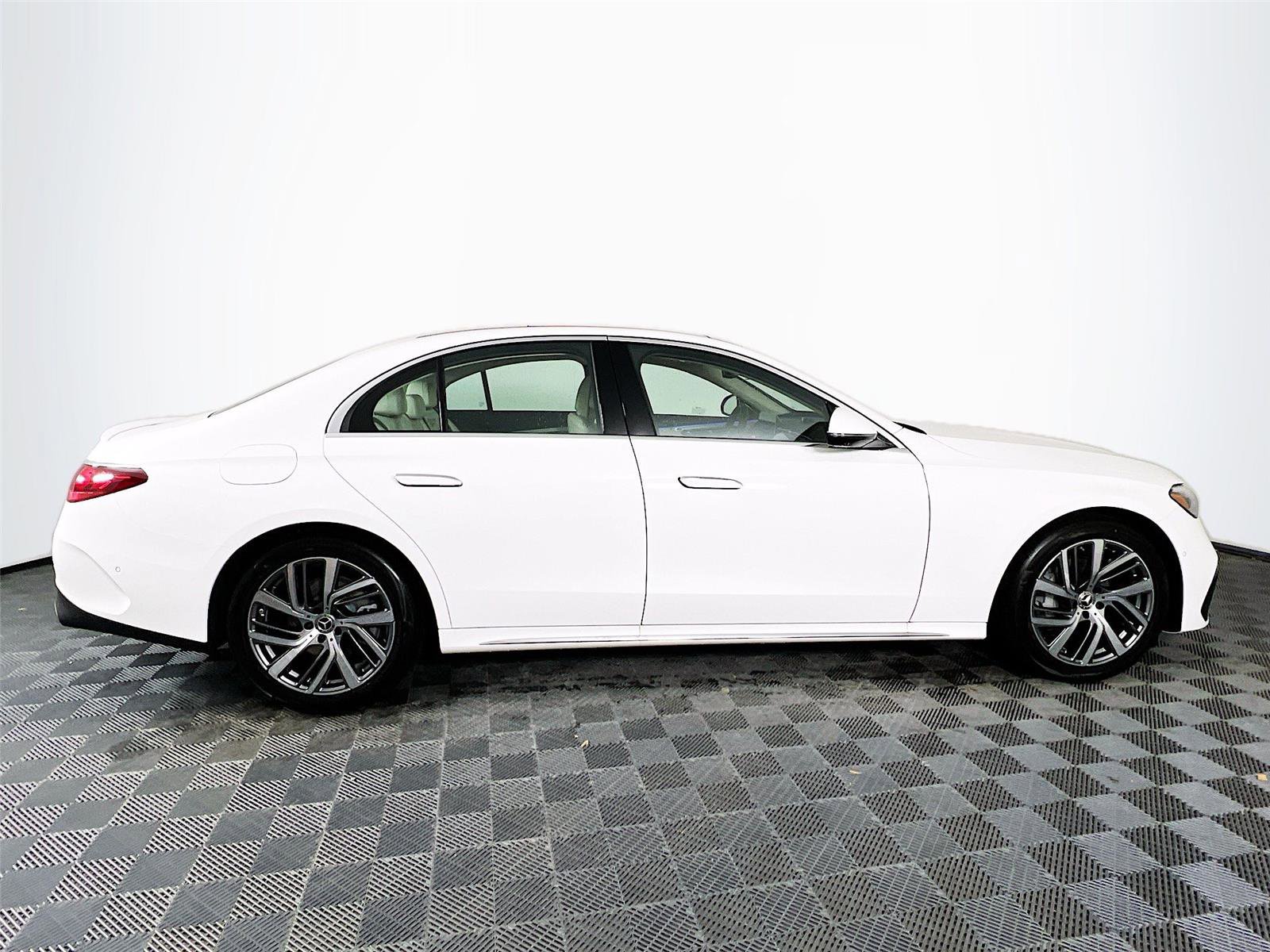 New 2026 Mercedes-Benz E 350 4MATIC Sedan image 7