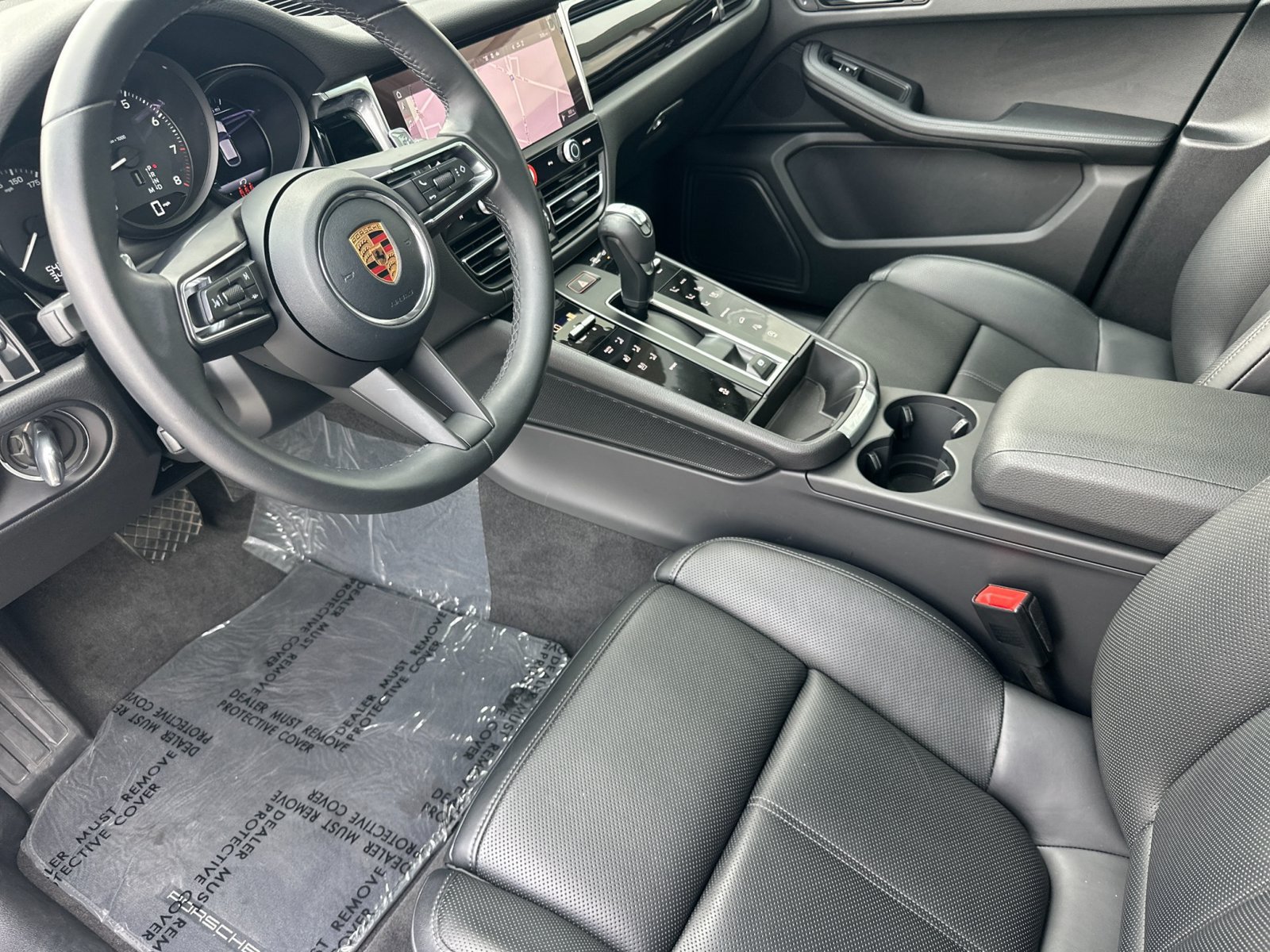 Certified 2026 Porsche Macan AWD/4WD image 5
