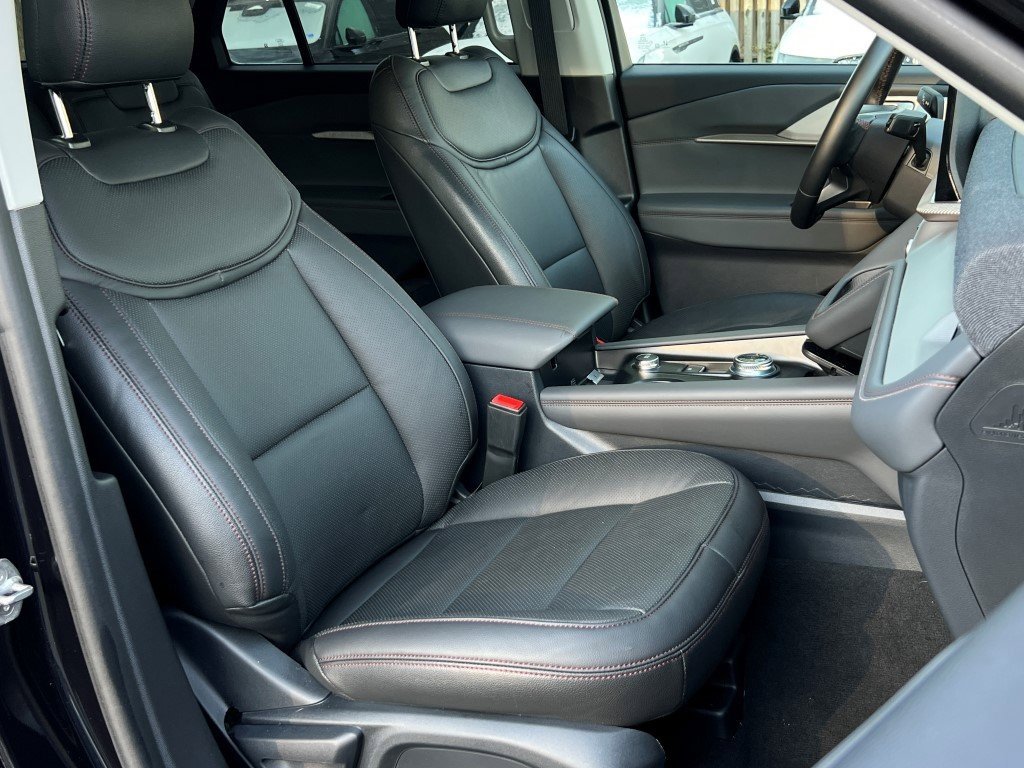 Used 2025 Ford Explorer Active image 13