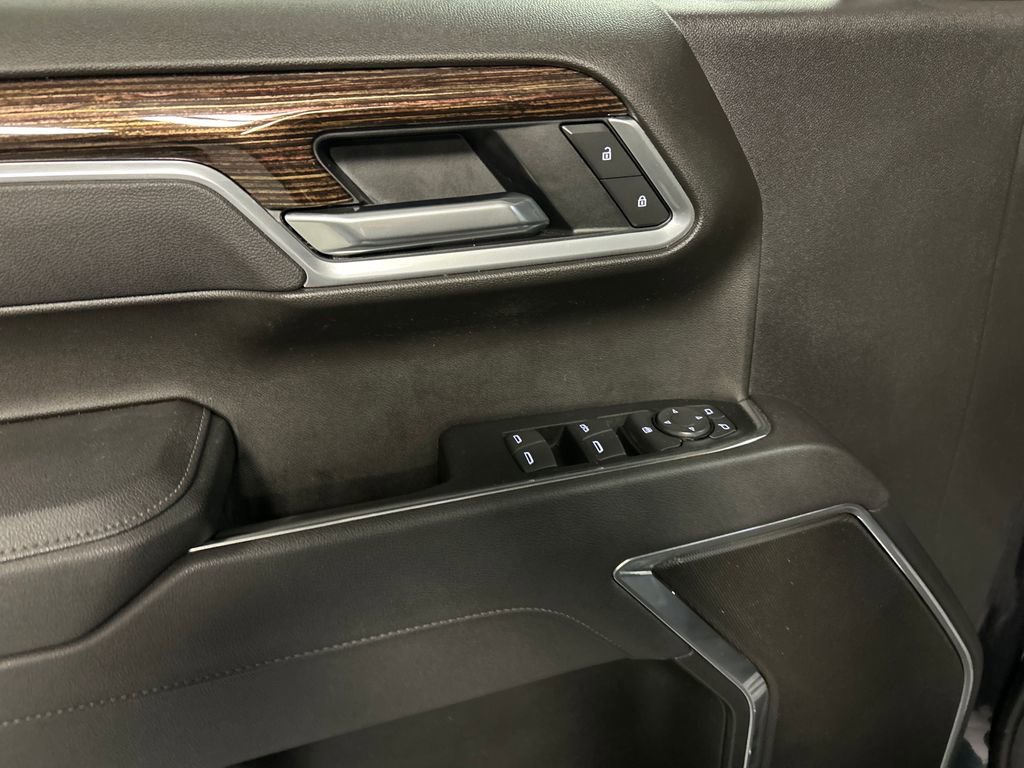 Used 2025 GMC Sierra 1500 Elevation w/ LPO, Elevation Black Package image 14