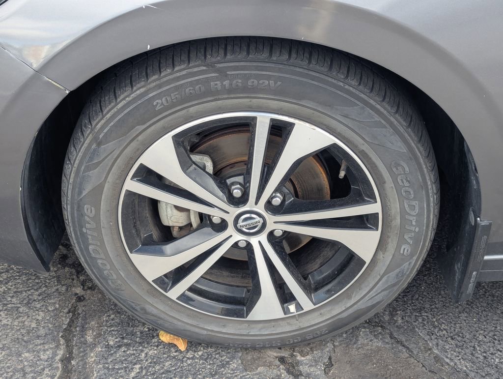 Used 2021 Nissan Sentra SV w/ Lighting Package image 13