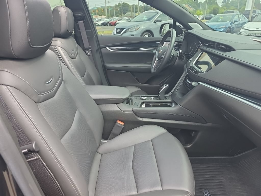 Used 2024 Cadillac XT5 Premium Luxury w/ LPO, Floor Liner Package AWD/4WD image 10
