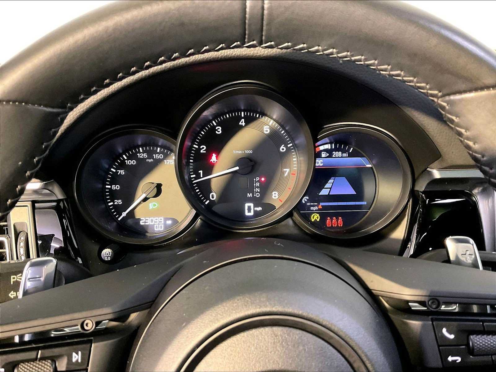 Certified 2023 Porsche Macan AWD/4WD image 29
