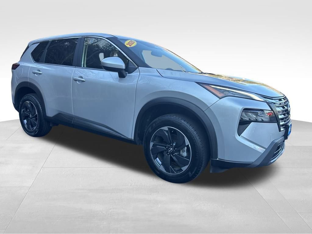 Used 2025 Nissan Rogue SV image 11