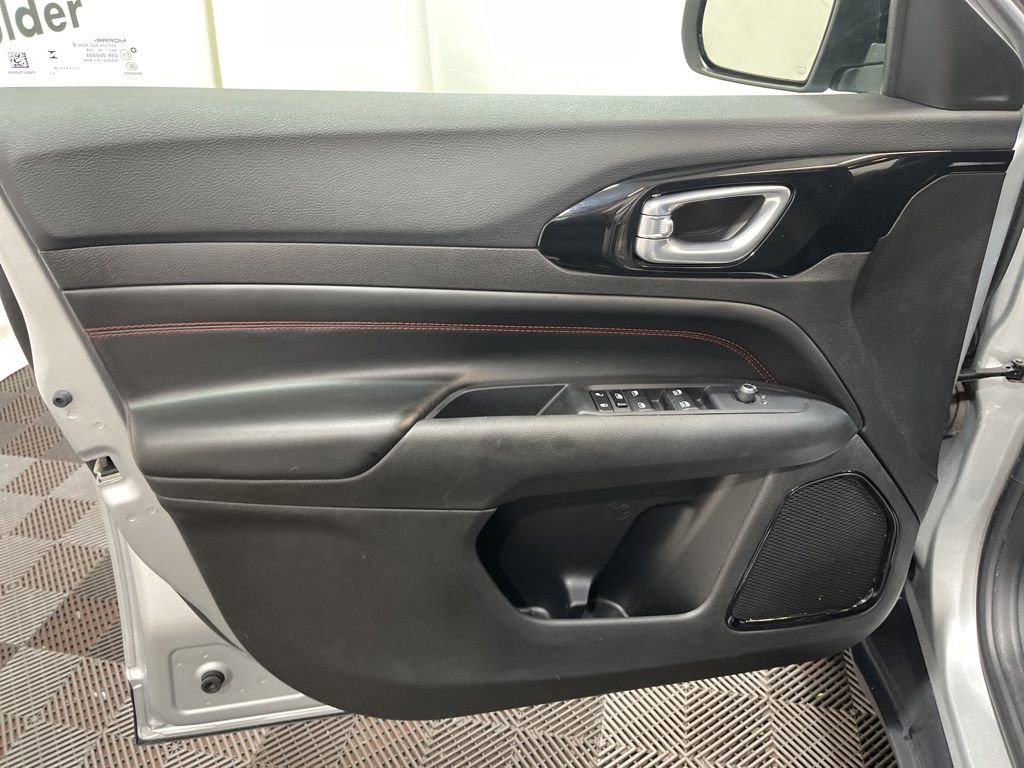 Used 2025 Jeep Compass Trailhawk image 19