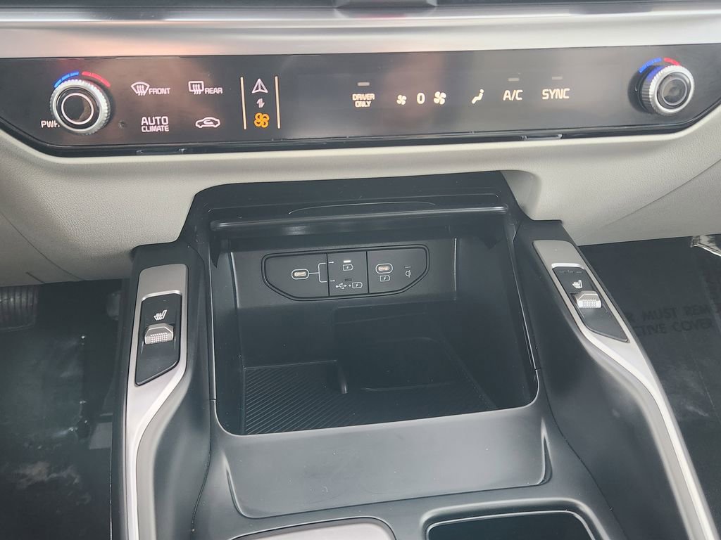 Certified 2025 Kia Sorento EX image 24