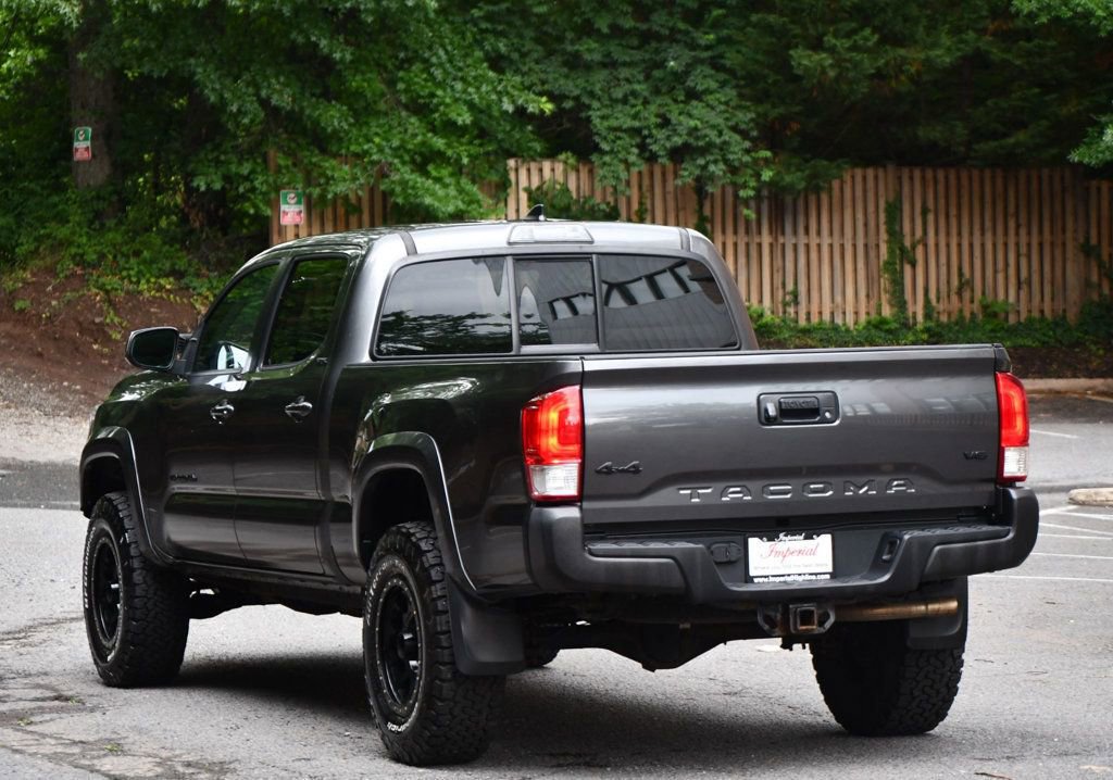Used 2017 Toyota Tacoma TRD Sport image 4