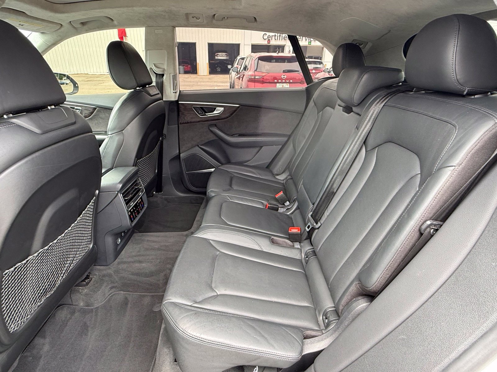 Used 2019 Audi Q8 Prestige w/ Luxury Package AWD/4WD image 2
