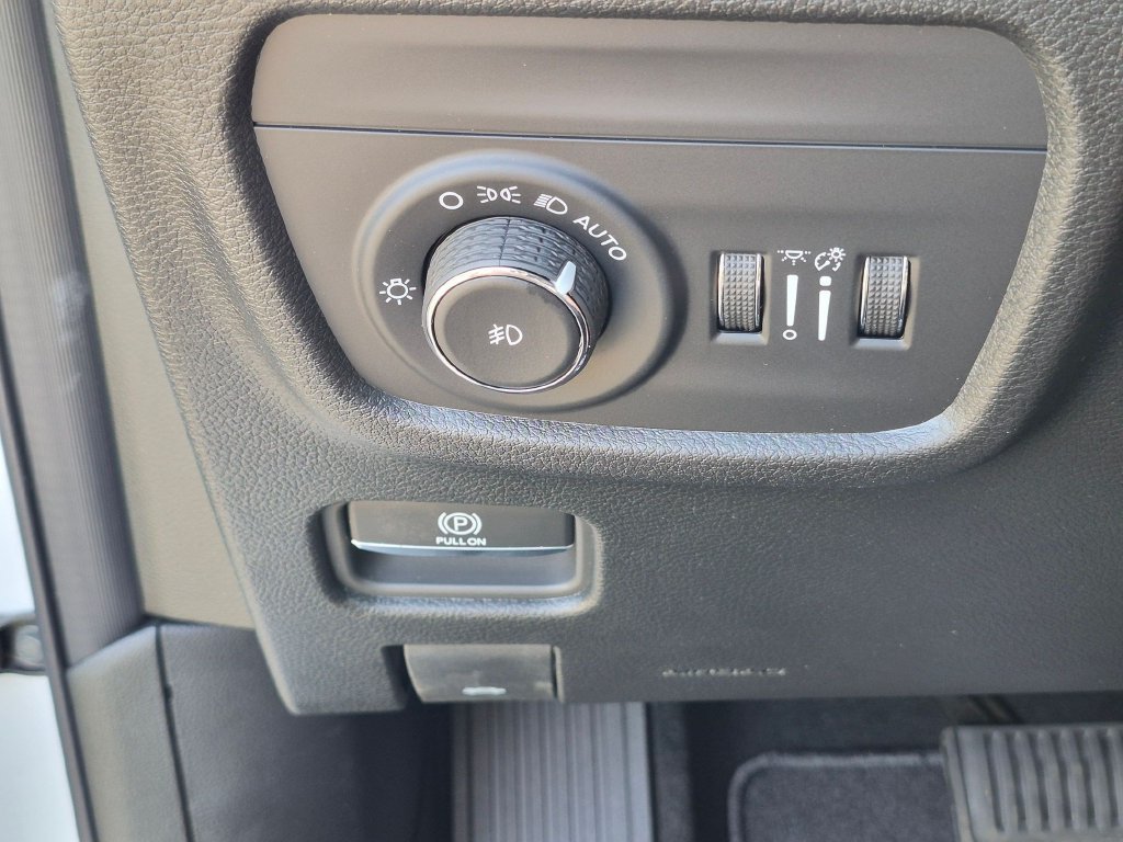 New 2026 Jeep Grand Cherokee Limited w/ Limited Altitude Package AWD/4WD image 14
