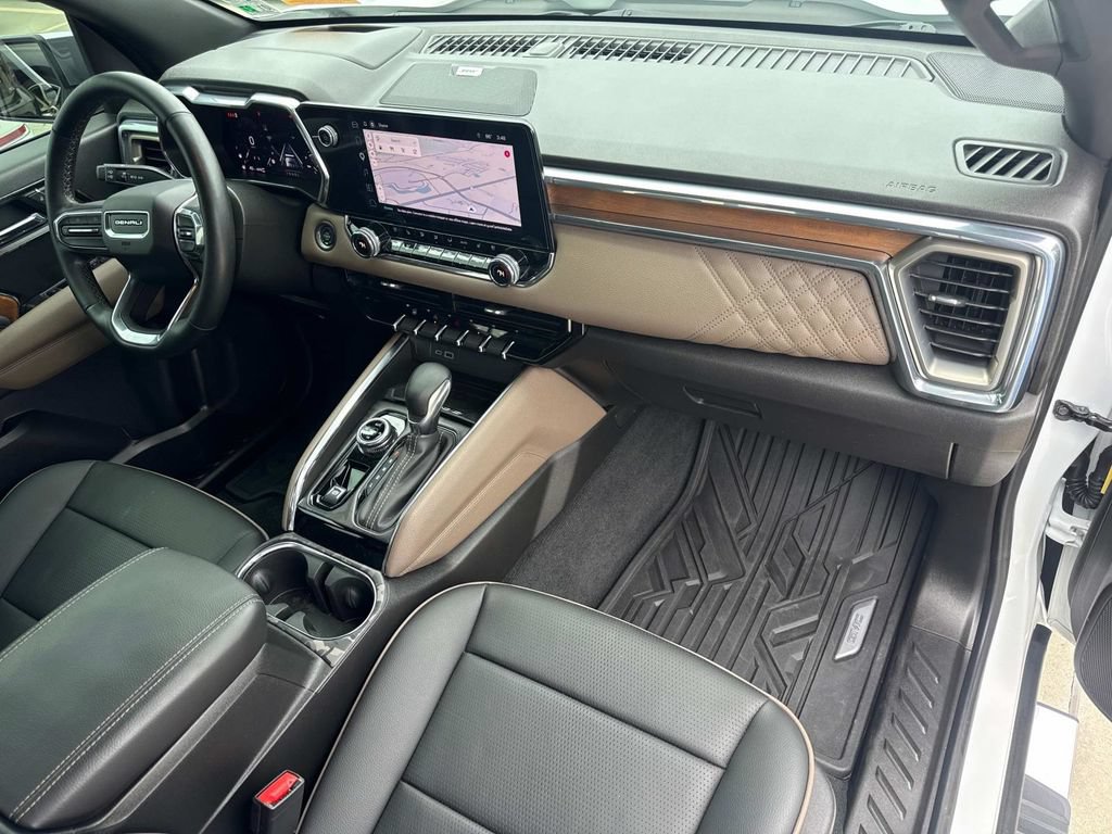 Used 2025 GMC Canyon Denali AWD/4WD image 16