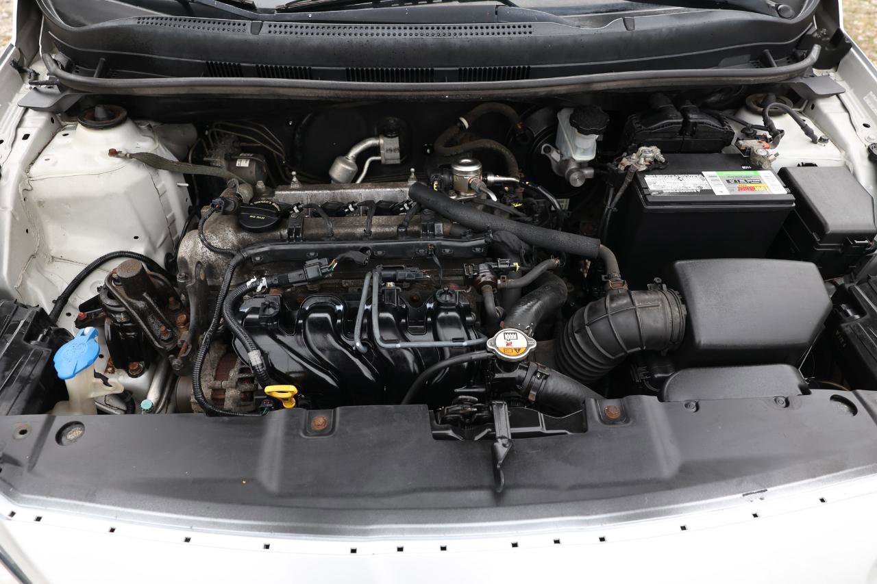 Used 2013 Hyundai Accent GLS image 40