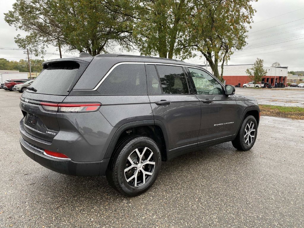 Certified 2024 Jeep Grand Cherokee Limited AWD/4WD image 3