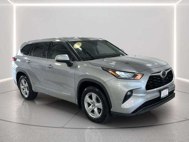 Used 2020 Toyota Highlander LE AWD/4WD image 8