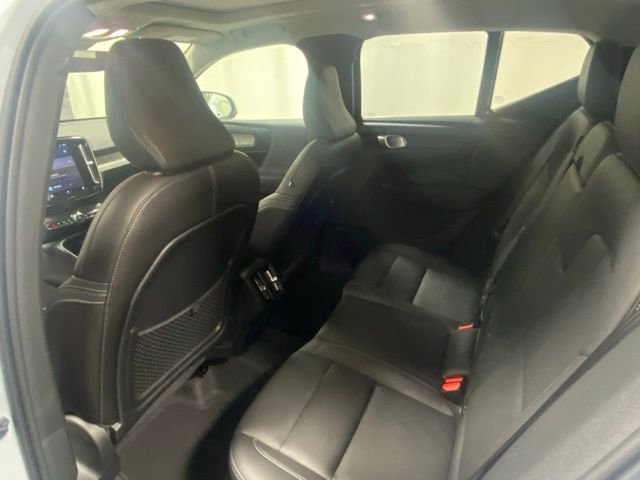 Certified 2025 Volvo XC40 B5 Core AWD/4WD image 13